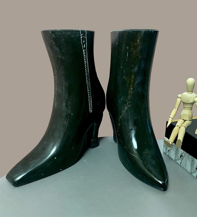 Gli stivali di marmo — Collezione Eleganza Nera