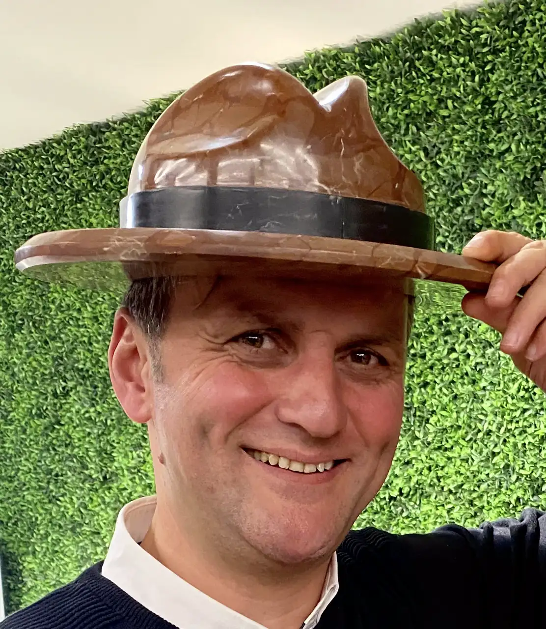 Cappello di Marmo — Indossabile — Collezione Rubino