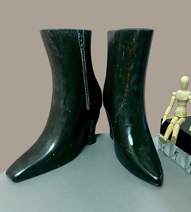 Gli stivali di marmo — Collezione Eleganza Nera